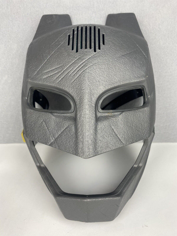 2015 Batman Vs Superman Talking Mask Voice Changer Lights Sounds - Used