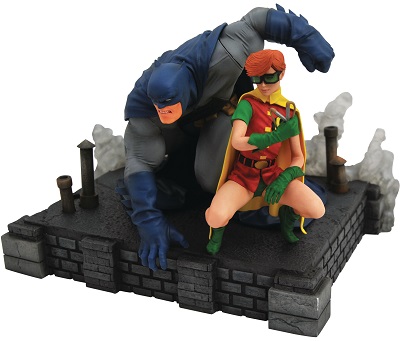 DC Gallery Dark Knight Returns Batman and Carrie Deluxe PVC Figure